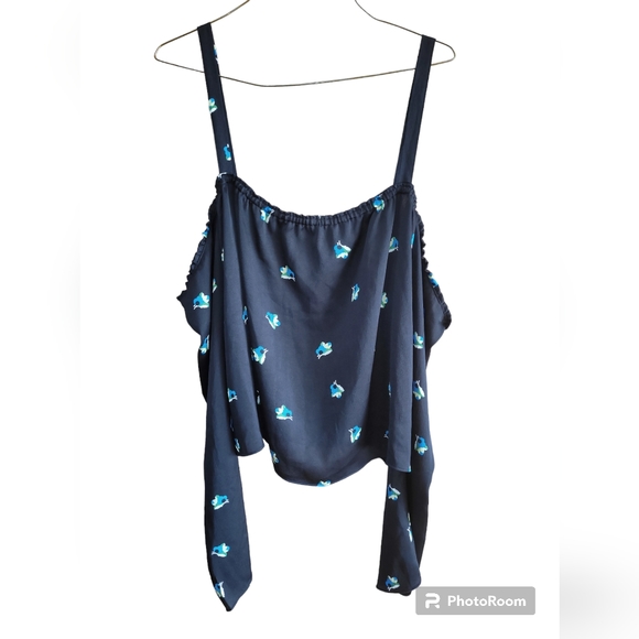 🌟3 For $15 SALE🌟 NWT Urban Outfitters Valley Cold-Shoulder Ruffle Top - Picture 7 of 8